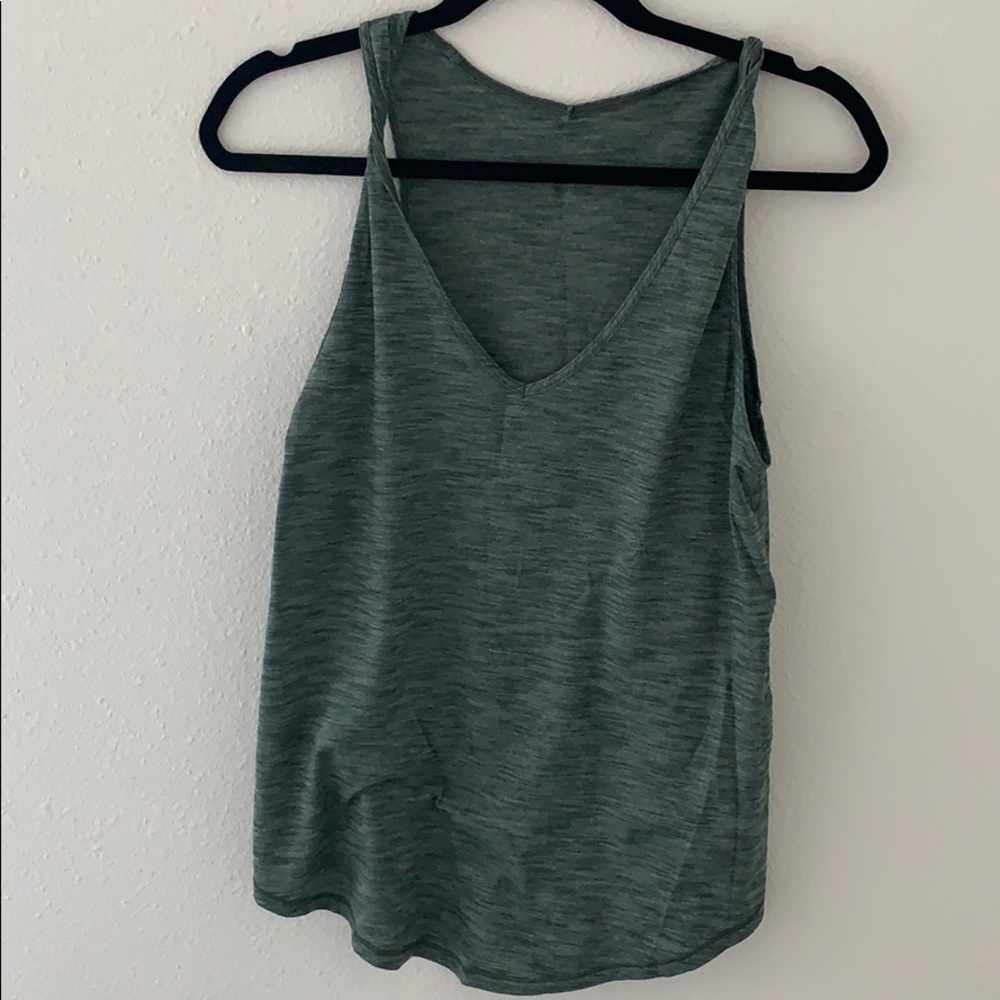 Lululemon tank size 6